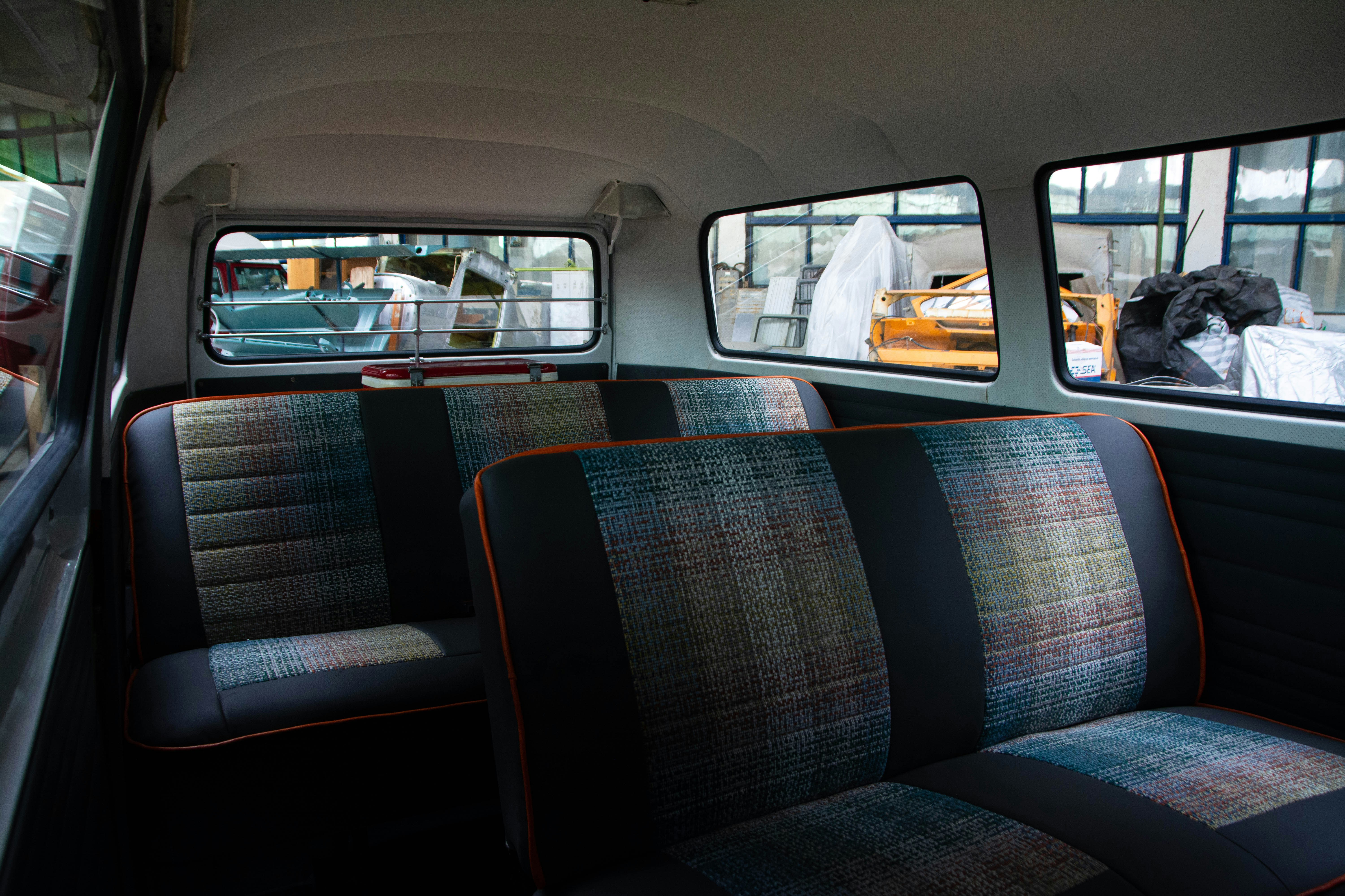 מיניבוס יוקרתי פרימיום שחור - Doron Tours VIP
